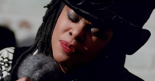 Goodbye Horses: Las muchas vidas de Q Lazzarus