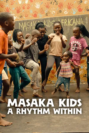 Masaka Kids: Una misión con ritmo: En un orfanato en Uganda, un grupo de niños enfrenta desafíos, compartiendo esperanza y alegría a través de sus populares videos de danza. Filmelier Image