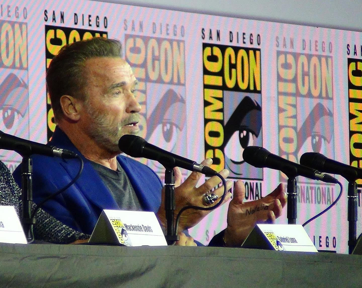 O republicano Schwarzenegger na San Diego Comic-Con de 2019, quando aproveitou o evento para fazer críticas ao governo Trump (crédito: Renan Martins Frade)