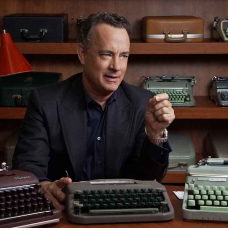 Tom Hanks dá máquina de escrever para garoto chamado Corona