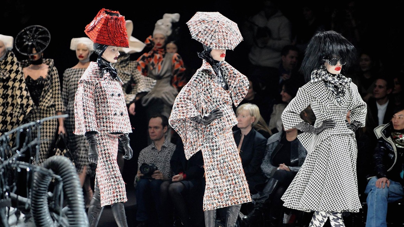 A complexidade e as várias faces de Alexander McQueen, o “Mozart” da moda