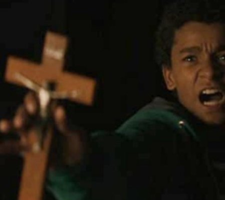 ‘Vampiros x The Bronx’: Adolescentes enfrentam vampiros em trailer do novo filme da Netflix