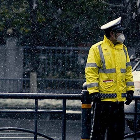 Diretor de ’76 Days’ conta desafios de filmar a pandemia em Wuhan, na China