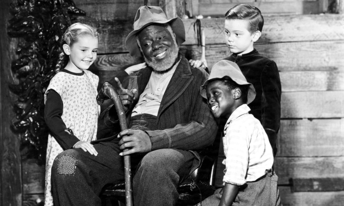 'A Canção do Sul' (da Disney), hoje, é visto como um filme que traz uma perspectiva racista dos negros durante a escravidão nos EUA