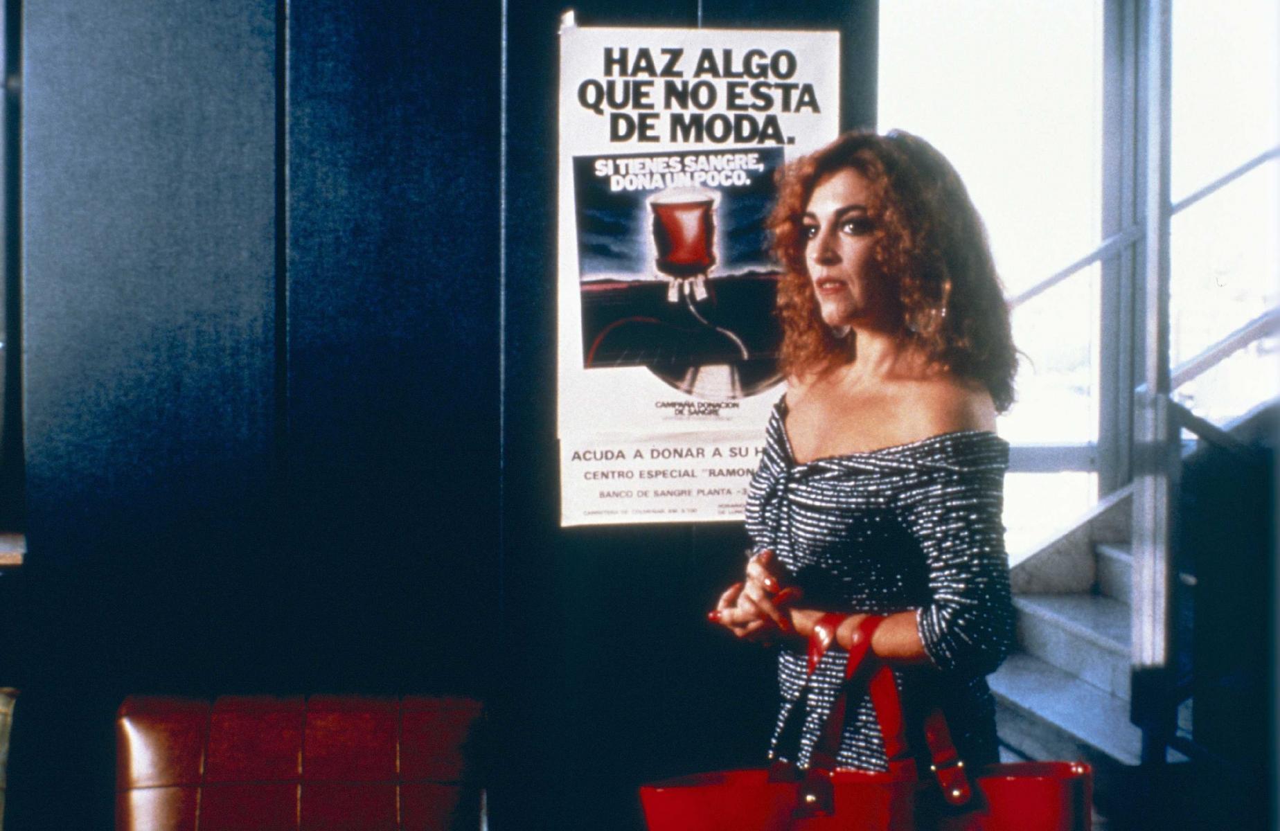 Carmen Maura é uma das grandes parceiras cinematográficas de Almodóvar (Foto: Divulgação/Imovision)