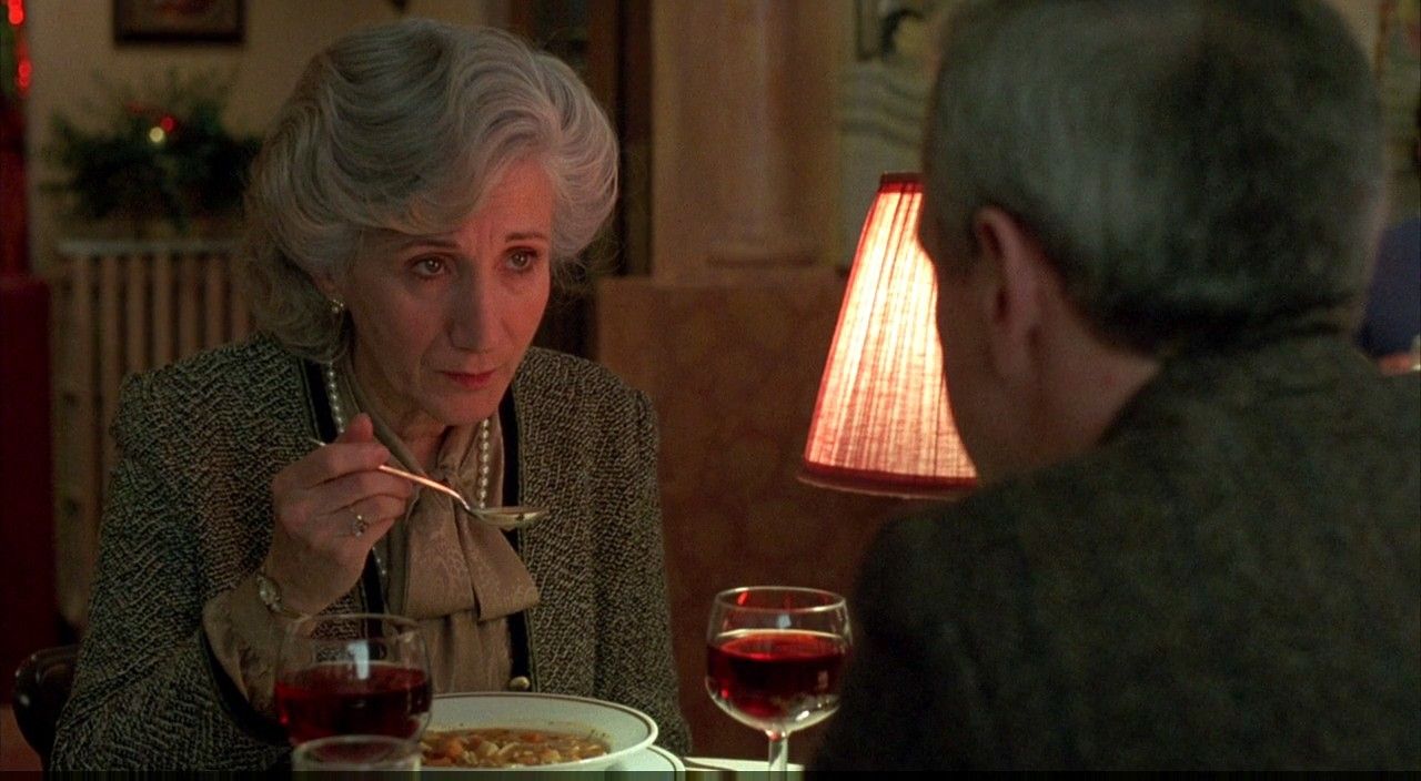 Olympia Dukakis atuando em 'Feitiço da Lua' (Foto: divulgação / MGM)
