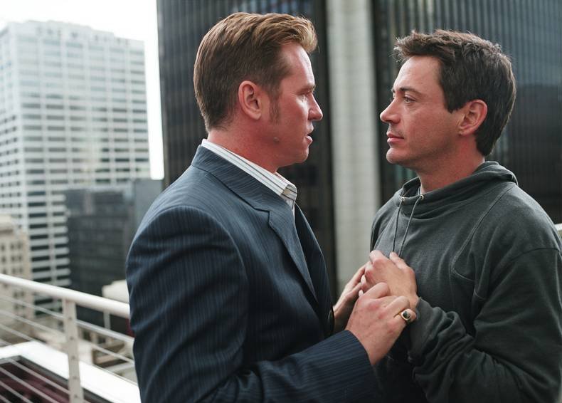 'Beijos e Tiros' é estrelado por Val Kilmer e Robert Downey Jr. (Crédto: Divulgação/Warner Bros. Pictures)