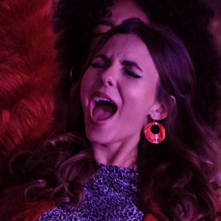 Victoria Justice precisa driblar a morte em 'Esticando a Festa'; veja o trailer