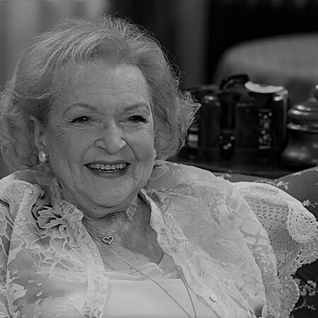 Betty White, de 'Super Gatas' e 'Mary Tyler Moore', morre aos 99 anos