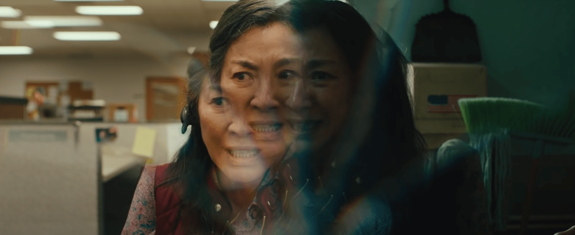 Michelle Yeoh está presa no multiverso de ‘Everything Everywhere All At Once’; veja o trailer