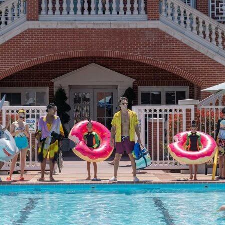 Remake de 'Doze é Demais' ganha trailer; assista