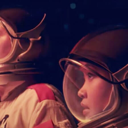 Lana Condor e Cole Sprouse vivem um romance de outro planeta no trailer de ‘Nossos Sonhos de Marte’
