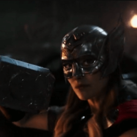 Natalie Portman empunha o Mjölnir no trailer de ‘Thor: Amor e Trovão’