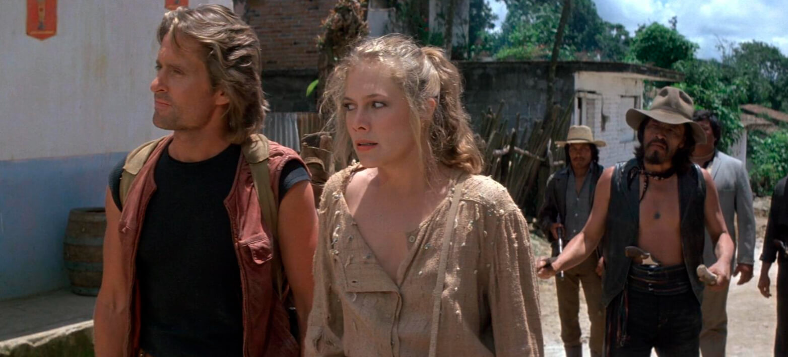Kathleen Turner e Michael Douglas em 'Tudo Por Uma Esmeralda' (Crédito: Reprodução/20th Century Studios)
