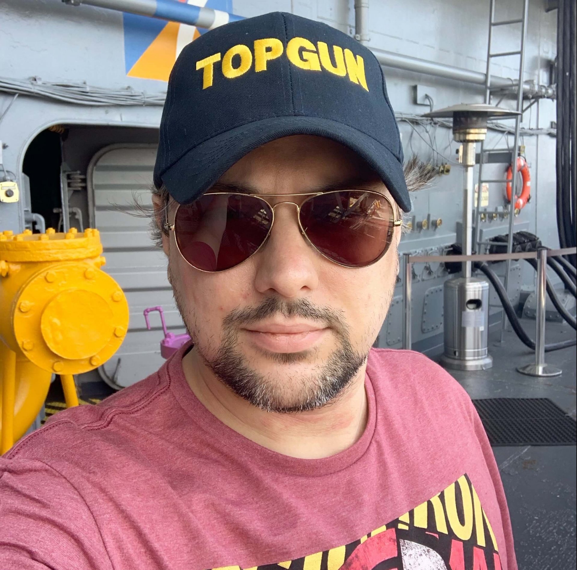 Esse sou eu - perfeitamente "topgunizado" ainda a bordo do USS Midway (crédito: Renan Martins Frade)