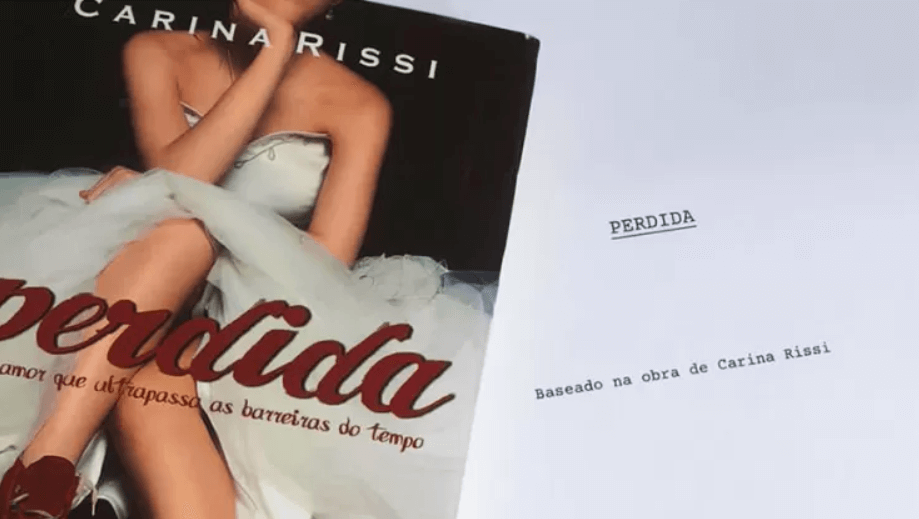 Giovanna Grigio vai estrelar a adaptação de 'Perdida', livro de Carina Rissi