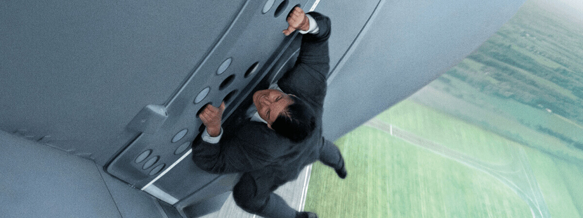‘Missão: Impossível 8’: Tom Cruise protagoniza acrobacia perigosa em nova imagem