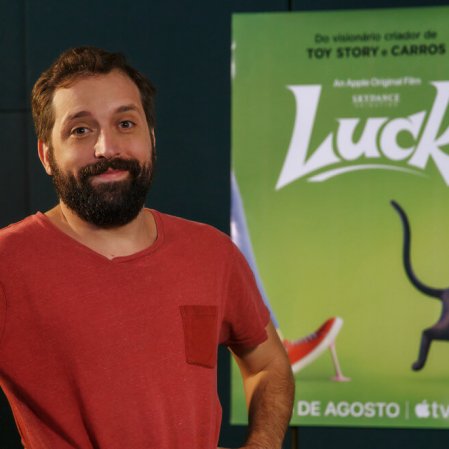 Gregório Duvivier abre o jogo sobre ser ateu, dublagem e ‘Luck’: “Eu escolhi acreditar na sorte”