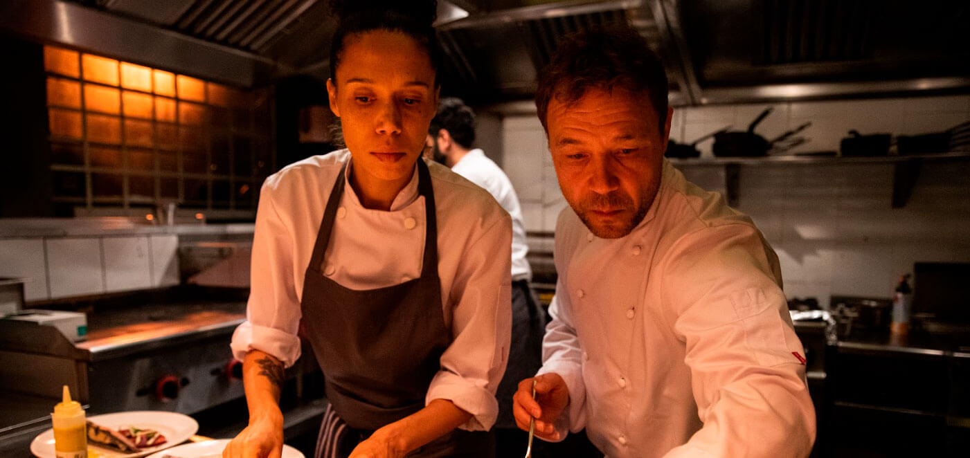 ‘O Chef’, filme com ator de ‘Peaky Blinders’, terá sessão especial no Rio com presença de chefs de cozinha