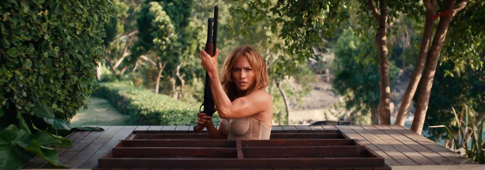 Jennifer Lopez precisa salvar seu grande dia no trailer de ‘Casamento Armado’