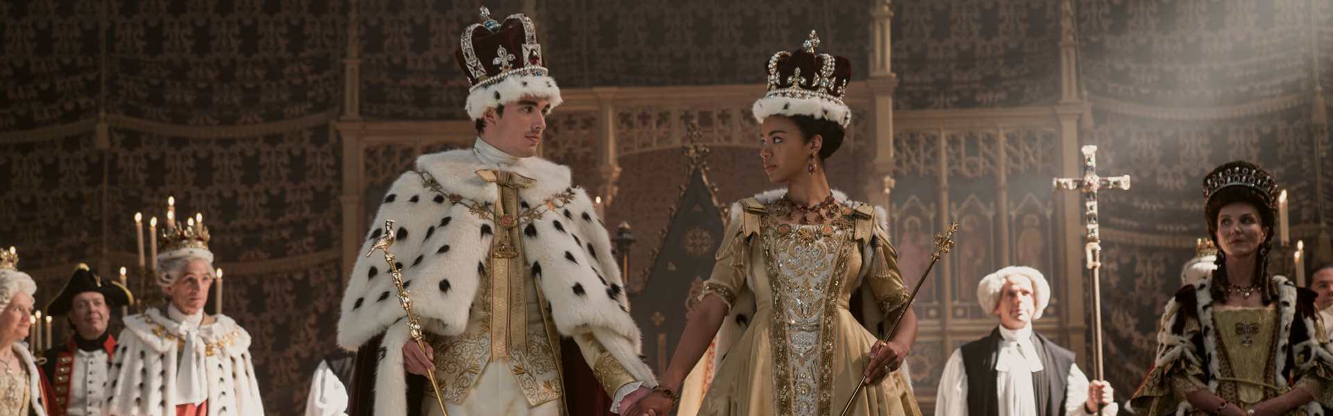 India Amarteifio e Corey Mylchreest como Rainha Charlotte e Rei George no spin-off de Bridgerton