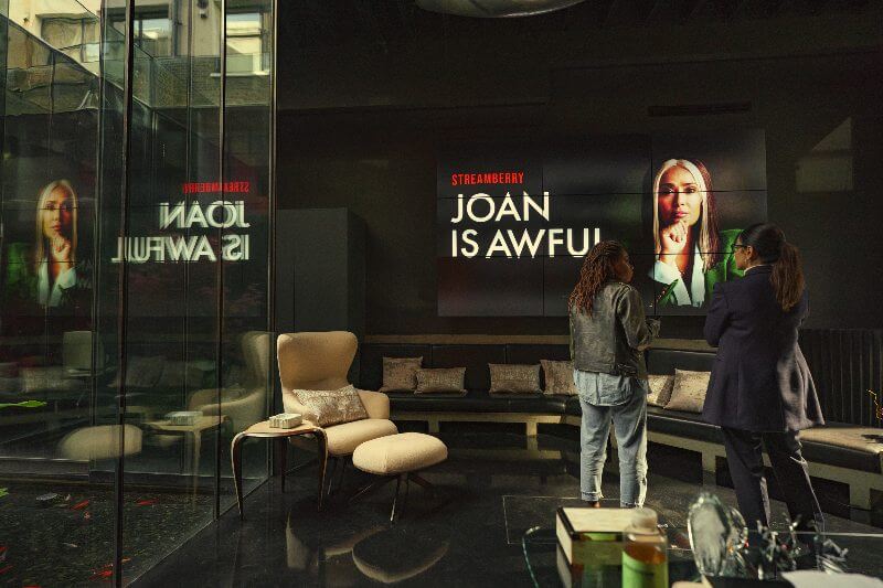 Cena do episódio 1 da 6ª temporada de Black Mirror, Joan é Péssima (Joan is Awful)