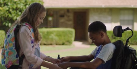 'A Menina que Acredita em Milagres' está disponível para assistir online?