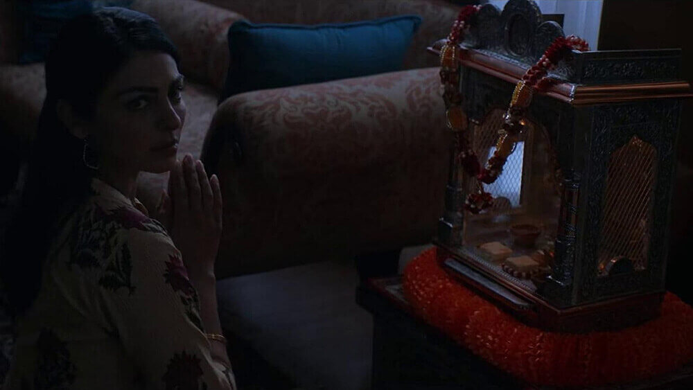 Não Abra! marca uma tensão constante entre identidades de dois mundos diferentes (Crédito: Imagem Films)