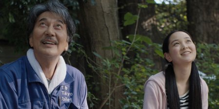 Crítica de 'Dias Perfeitos': a beleza no vaso sanitário