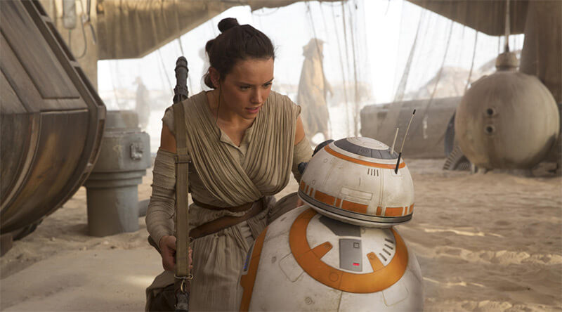 Daisy Ridley como Rey em O Despertar da Força, o filme que a tornou uma estrela (Crédito: Lucasfilm)