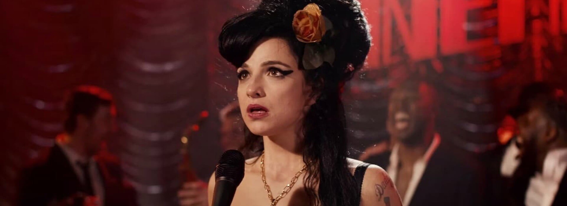 Crítica: ‘Back to Black’ segue caminhos tortuosos para falar sobre Amy Winehouse