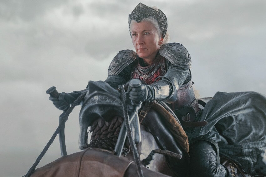 Eve Best como Rhaenys em Casa do Dragão (Crédito: HBO)