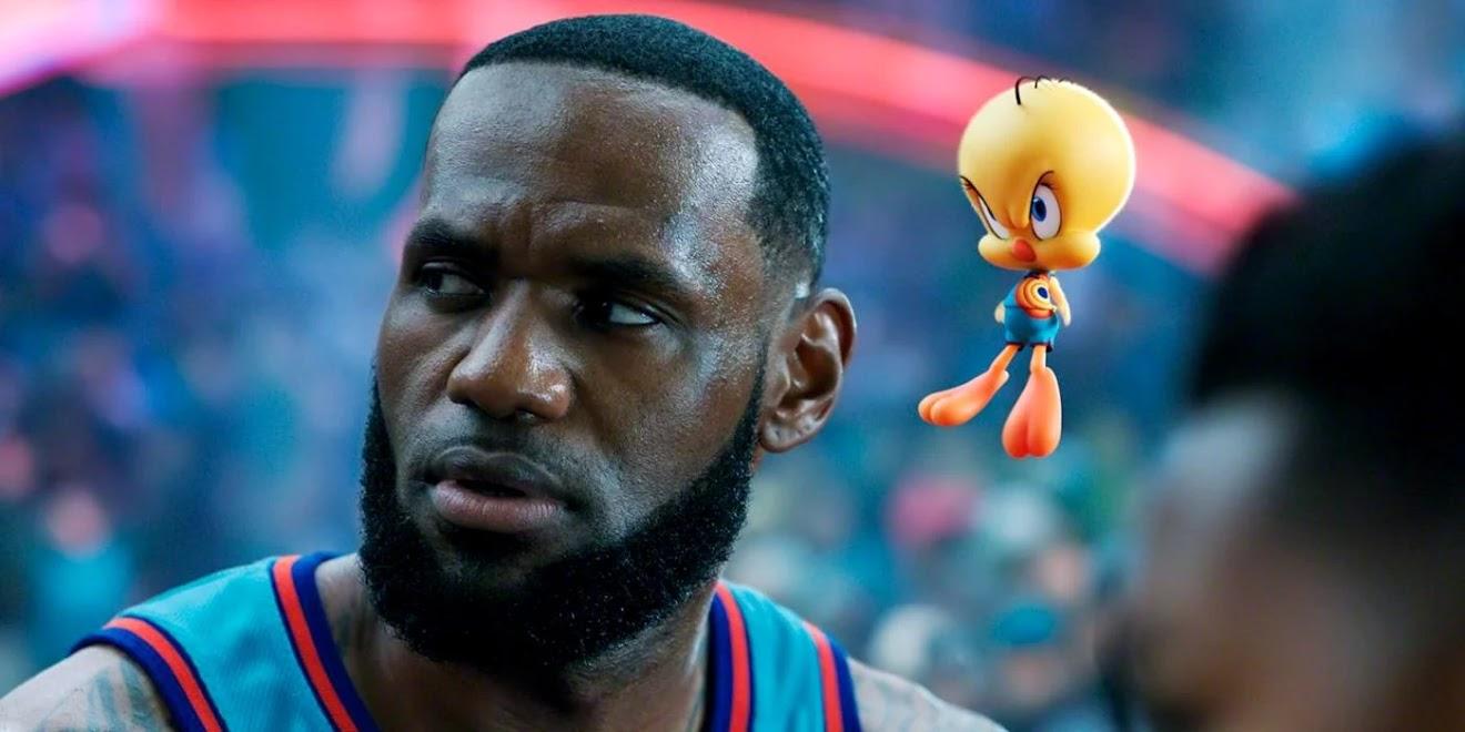 LeBron James y Tweety en 'Space Jam: Una nueva era'.