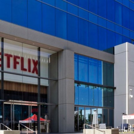 Netflix analiza fusiones y adquisiciones para crecer de nuevo
