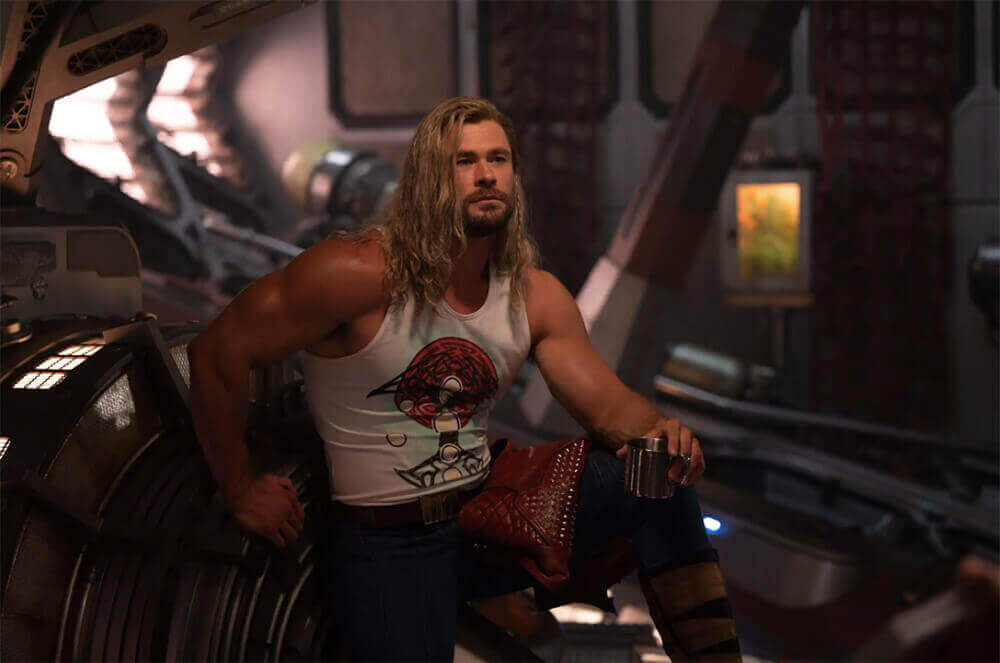 Chris Hemsworth rokero en Thor amor y trueno 