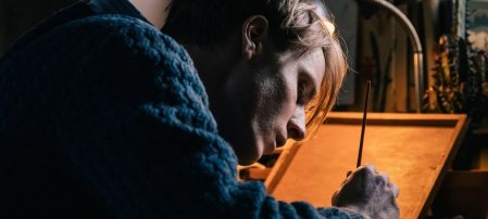 Descubre ‘El falsificador’, drama inspirado en hechos con el protagonista de ‘Dark’, de Netflix