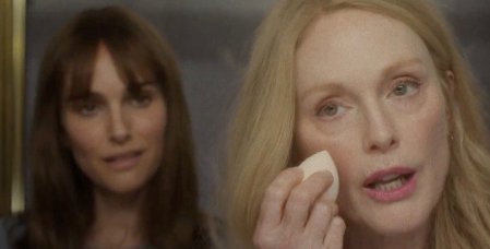 Crítica: 'Secretos de un escándalo' se ríe de la sociedad a partir de la tragedia