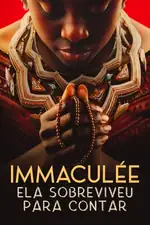 Immaculée: Ela Sobreviveu para Contar: Uma mulher sobrevive ao genocídio de Ruanda escondida em um banheiro, segurando um terço, um dicionário de inglês e uma Bíblia Capa do filme Immaculée: Ela Sobreviveu para Contar