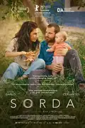 Sorda: Ángela, al enfrentar su sordera durante el embarazo, lucha por conectar con su hija en una sociedad que ignora sus necesidades. Su pareja, Héctor, la acompaña en este camino de maternidad. Filmelier Image
