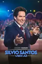 Silvio Santos Vem Aí!: Em 1989, um icônico apresentador busca a presidência, enquanto uma jornalista investiga sua vida secreta. Conflitos e descobertas surgem entre eles. Capa do filme Silvio Santos Vem Aí!