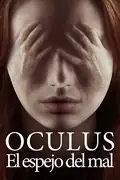 Oculus: El espejo del mal: Dos hermanos, Tim y Kaylie, enfrentan la traumática muerte de sus padres y descubren un espejo que oculta oscuros secretos familiares. Filmelier Image