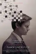 O Dono do Jogo: Bobby Fischer desafia Boris Spassky no Campeonato Mundial de 1972, simbolizando a Guerra Fria em um intenso duelo de xadrez. Filmelier Image