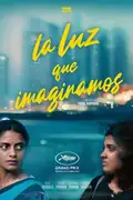 La luz que imaginamos: Una enfermera en Mumbai recibe un regalo inesperado de su marido separado, mientras que su compañera de piso intenta encontrar un lugar para intimar con su novio. Un viaje a una ciudad costera les permite manifestar sus deseos. Filmelier Image