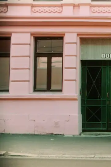 A Jellyfish Who Is Afraid of the Ocean