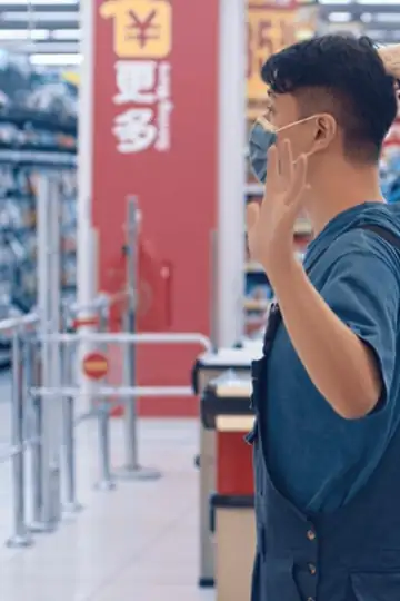 Girl with a Thermal Gun