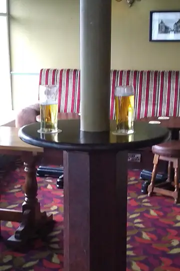 2 Men in a pub
