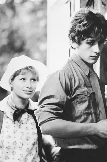 Dziewczyna i golebie