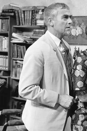 For å skjule sin nakenhet