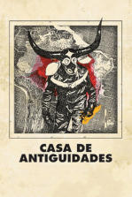 Casa de Antiguidades: Um homem mais velho se sente distante e sofre com o preconceito em uma moderna fábrica de laticínios, mas encontra reconexão com sua ancestralidade ao se aproximar de animais.